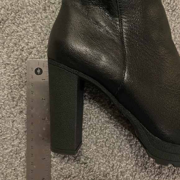 DKNY Black biker booties size 9.5 - Picture 4 of 4